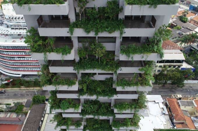 Fachada verde em edifício