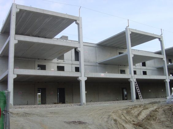 Construção em obra utilizando o Sistema Construtivo de Concreto Pré-Moldado
