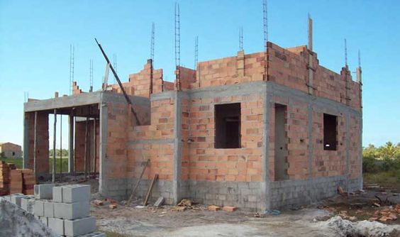 Foto de uma construção composta por Alvenaria de Vedação ou Convencional