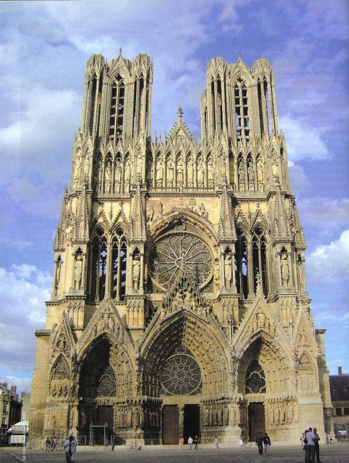 Fachada oeste Catedral de Reims (França)
Estilos arquitetônicos: medieval