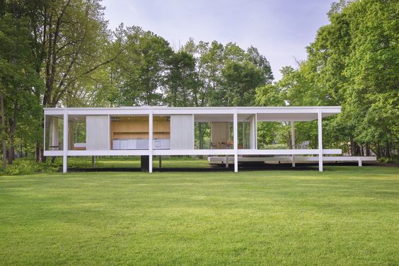 Casa Farnswroth de Mies van der Rohe um exemplo de Arquitetura Moderna