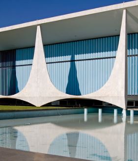 detalhe das colunas externas do Palácio da Alvorada