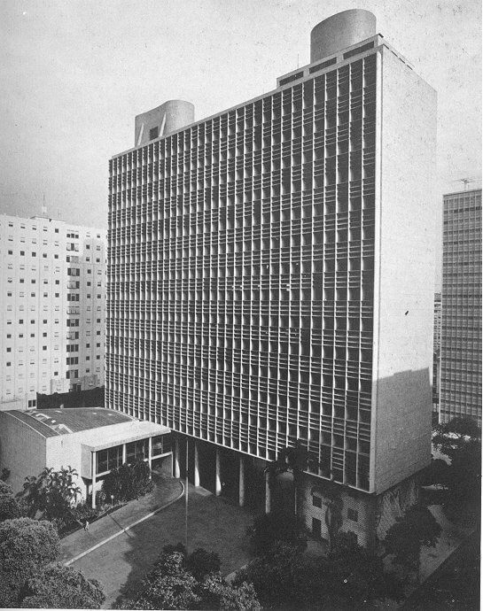 Edifício do Ministério da Educação e Saúde, um marco na Arquitetura Moderna brasileira.