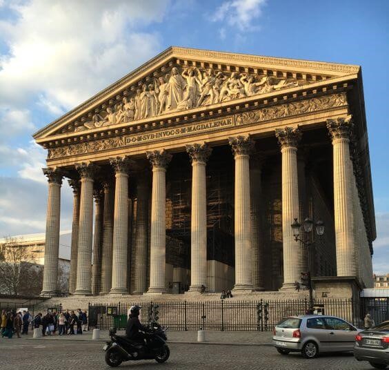 Arquitetura Neoclássica da Igreja de la Madeleine