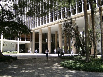 pilotis em concreto do Edifício do Ministério da Educação e Saúde