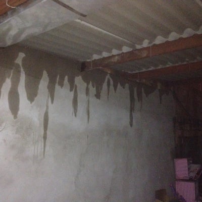 edificação sofrendo vazamento