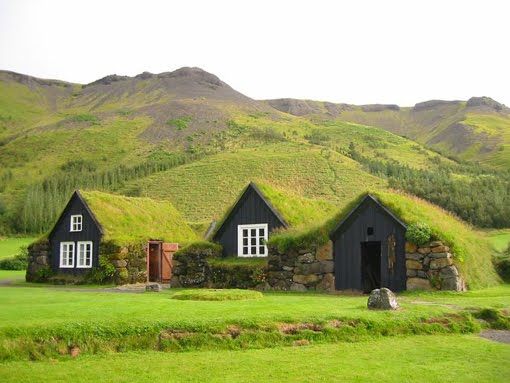 Casas com telhado verde arquitetura vernacular na Islândia 