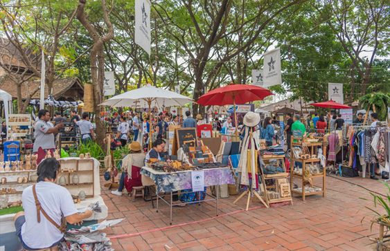 Feirinha de rua em espaço público