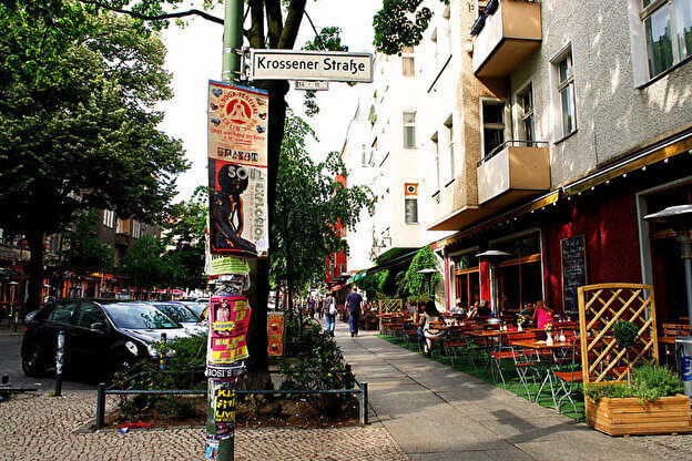 bairro de Friedrichshain em Berlin passou por uma intervenção de revitalização urbana