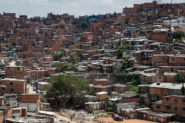 habitações precárias são um desafio para o planejamento urbano