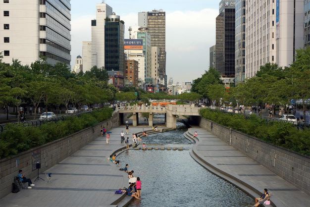 projeto de revitalização urbana de  Cheonggyecheon em Seul