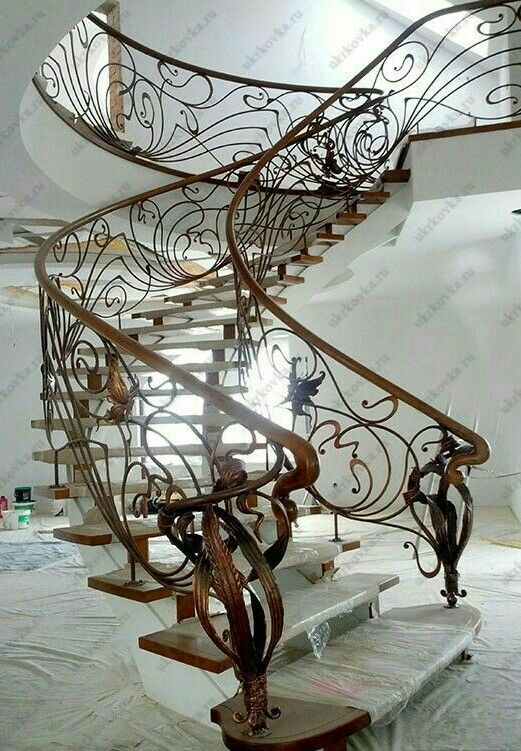 escada estilo art nouveau